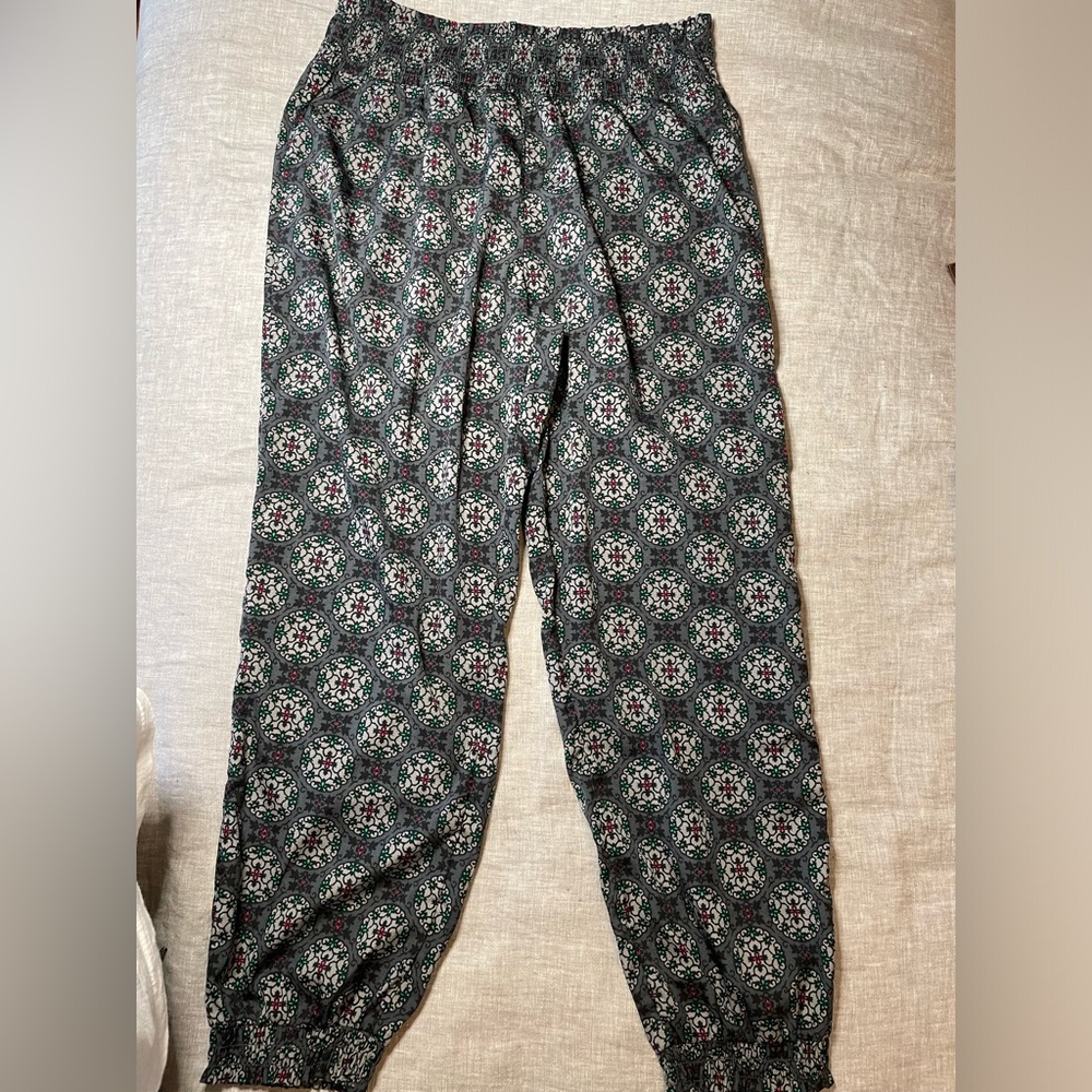 Aerie size M hippie boho mandala pattern harem style pants